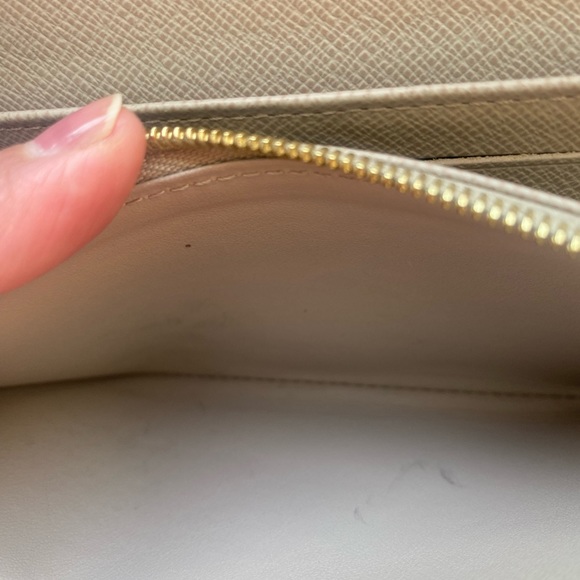 LV Twist  Wallet - Picture 5 of 15